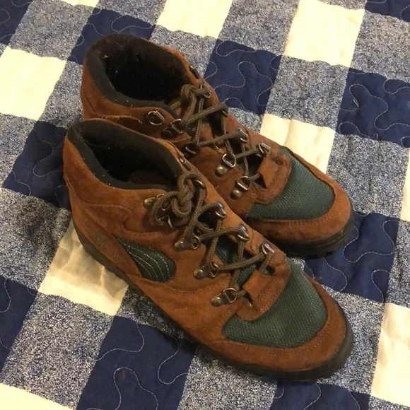 Poshmark hot sale hiking boots